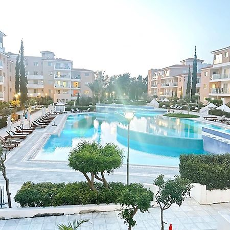 Elysia Park Ameliya 202 Apartment Paphos Bagian luar foto