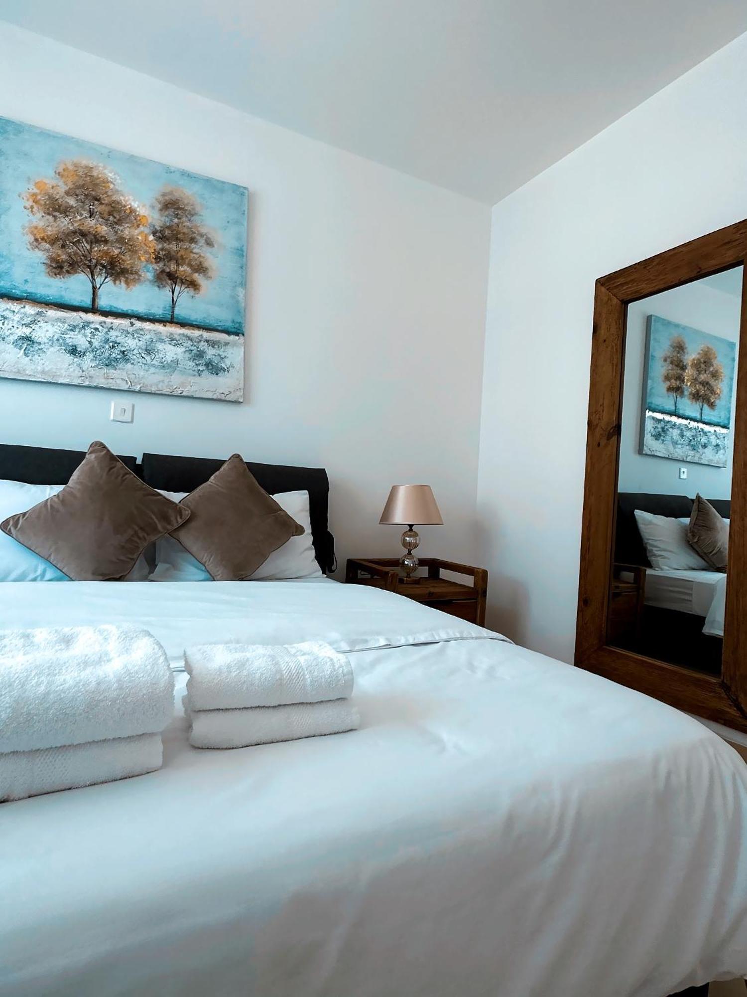 Elysia Park Ameliya 202 Apartment Paphos Bagian luar foto