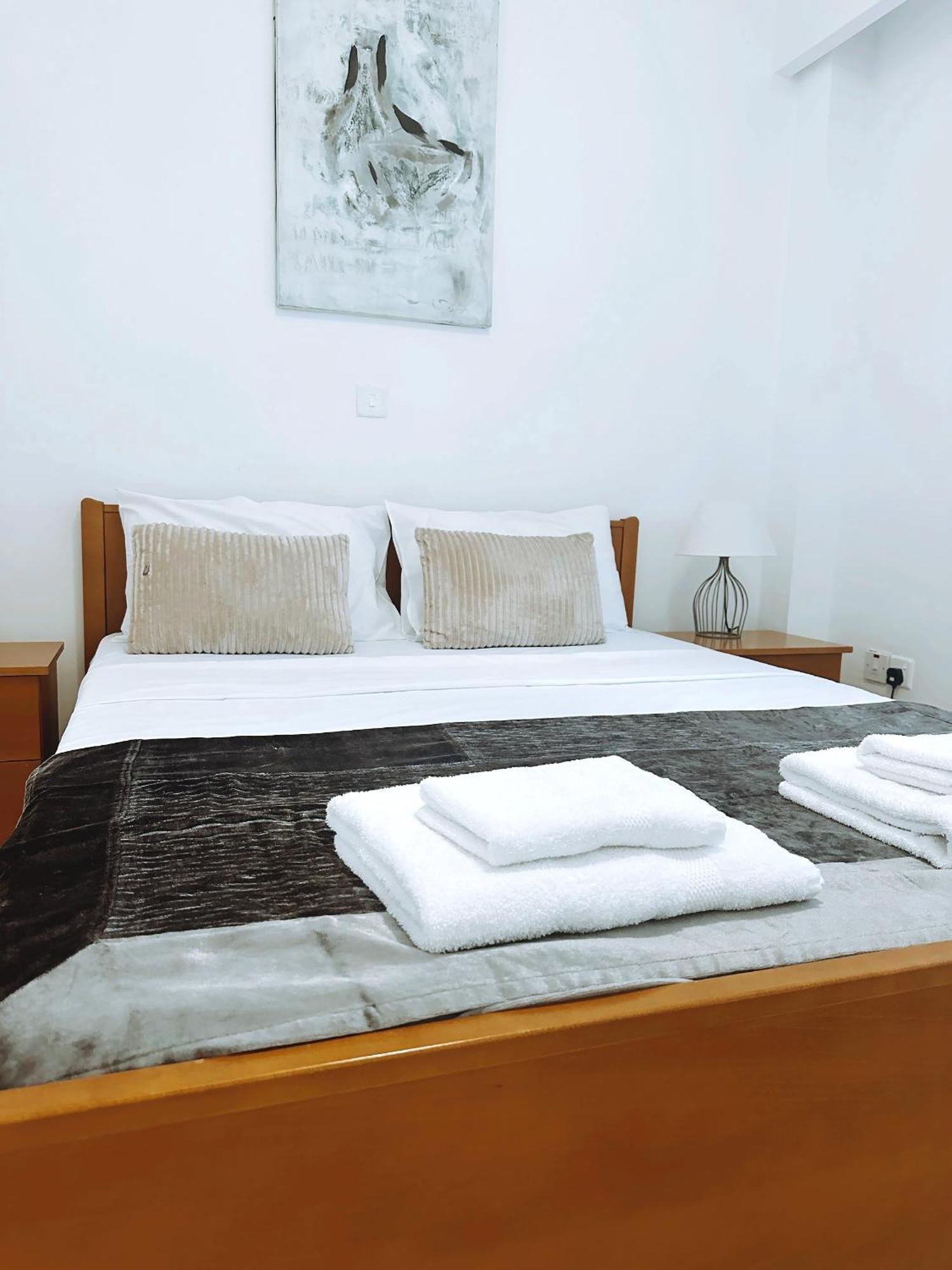 Elysia Park Ameliya 202 Apartment Paphos Bagian luar foto